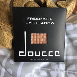 NWT Doucce Freematic Eyeshadow, Veronica (Shimmer)